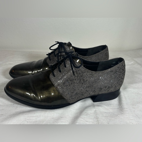 Munro Shoes - Munro Women’s Oxford Shoes Size 10M Metallic Cap Toe Gray Snake Print Comfort